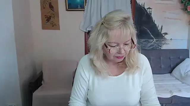 EvelynLoveShy online show from November 14, 2025, 7:40 am