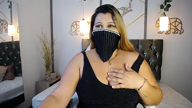 Snapshot of SalmaZaman chatting on January 19, 2025, 7:37 pm SalmaZaman online show from January 19, 2025, 7:37 pm