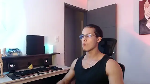 alejo x3 online show from December 4, 2024, 11:24 pm