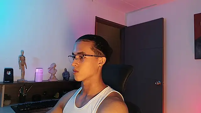 alejo x3 online show from September 24, 2025, 11:52 pm