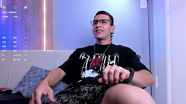 Snapshot of SymonPrince chatting on October 30, 2025, 9:59 pm SymonPrince online show from October 30, 2025, 9:59 pm