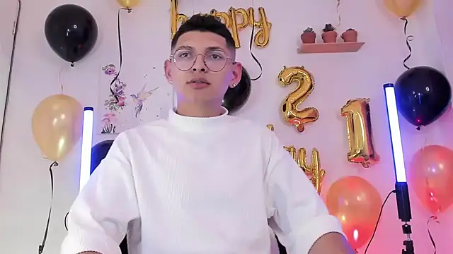 a lejandro 0 8 online show from February 18, 2025, 10:58 pm