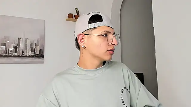 a lejandro 0 8 online show from March 7, 2025, 3:19 am