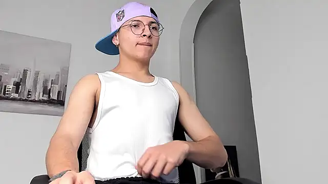 a lejandro 0 8 online show from March 10, 2025, 2:17 am