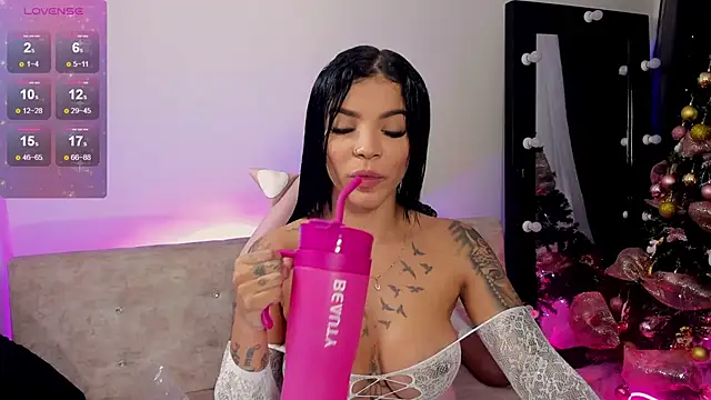 Snapshot of EmmaRusellx chatting on December 24, 2024, 1:06 pm EmmaRusellx online show from December 24, 2024, 1:06 pm