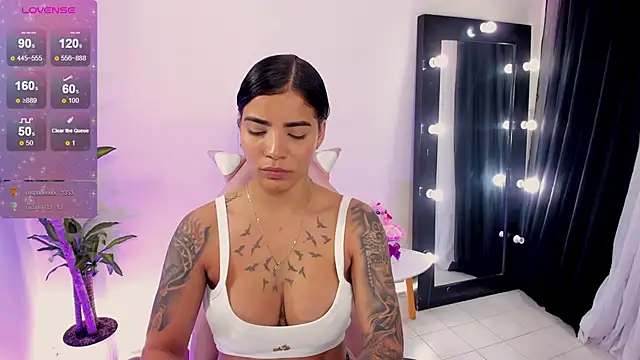 Snapshot of EmmaRusellx chatting on February 27, 2025, 5:15 pm EmmaRusellx online show from February 27, 2025, 5:15 pm