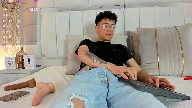 Snapshot of 1m_Joel chatting on December 18, 2024, 7:47 am 1m Joel online show from December 18, 2024, 7:47 am