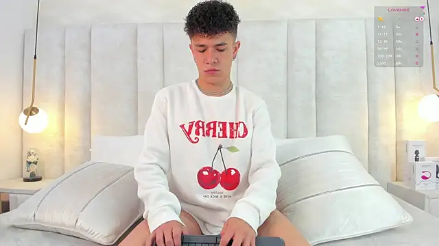 Snapshot of 1m_Joel chatting on February 12, 2025, 12:27 am 1m Joel online show from February 12, 2025, 12:27 am