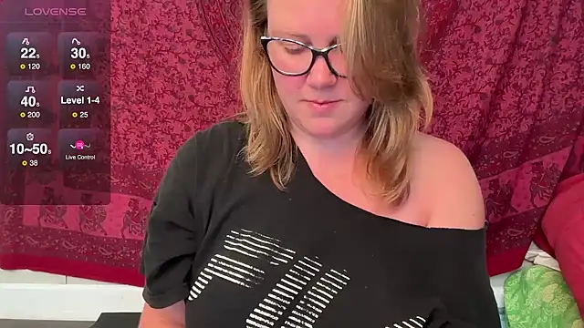 GlitterKitty108 online show from July 5, 2026, 3:41 pm