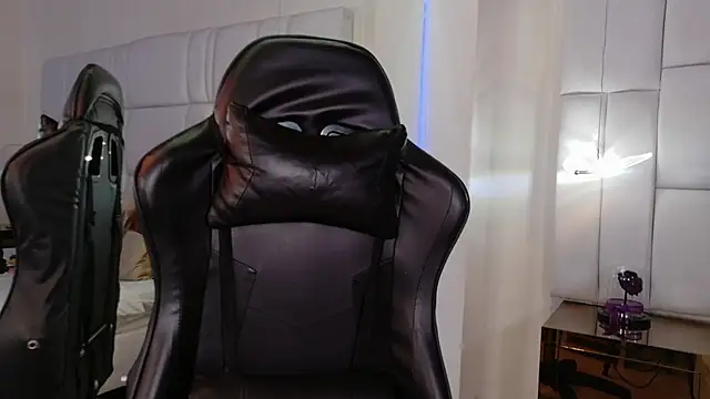 lia mariana online show from September 25, 2025, 3:27 pm