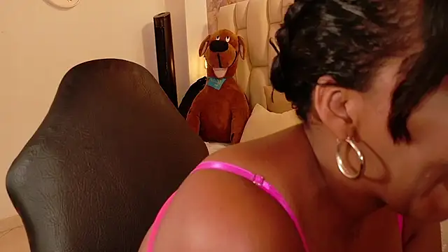 lia mariana online show from October 4, 2025, 9:13 pm