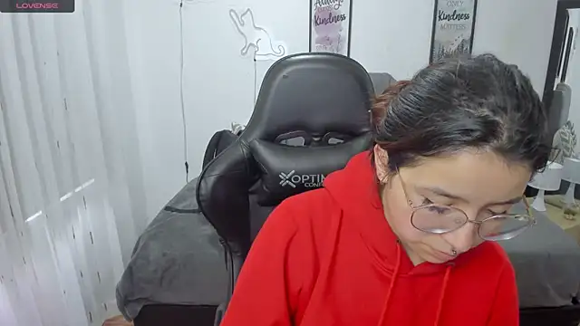 Snapshot of Amy_joones chatting on November 7, 2025, 12:38 pm Amy joones online show from November 7, 2025, 12:38 pm