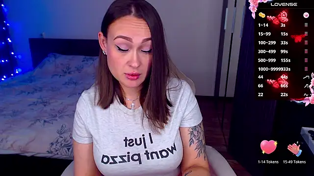 Snapshot of Cutie-Melanie chatting on October 27, 2025, 9:52 pm Cutie-Melanie online show from October 27, 2025, 9:52 pm