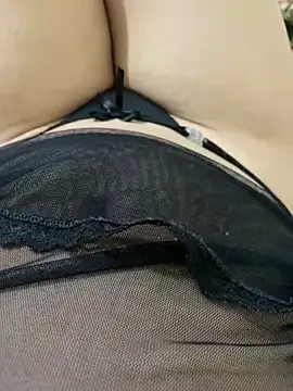 Snapshot of couple_shy chatting on October 21, 2025, 1:50 am couple shy online show from October 21, 2025, 1:50 am