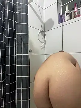 Snapshot of couple_shy chatting on December 18, 2025, 11:22 pm couple shy online show from December 18, 2025, 11:22 pm