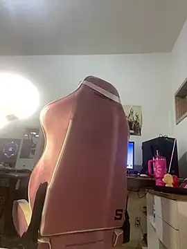 Snapshot of couple_shy chatting on January 10, 2026, 4:47 am couple shy online show from January 10, 2026, 4:47 am