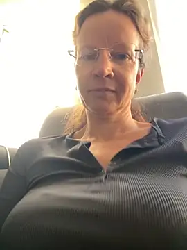 AnnikaRose online show from September 29, 2025, 6:07 am