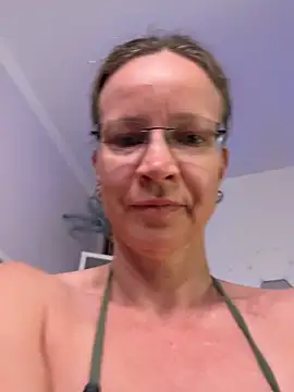 AnnikaRose online show from July 7, 2026, 2:58 am