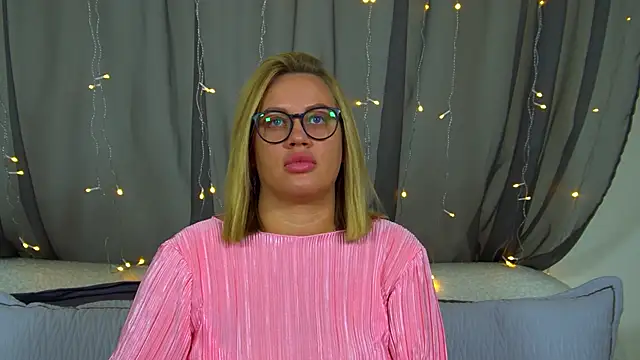 MariaNeumann online show from November 30, 2025, 6:23 pm