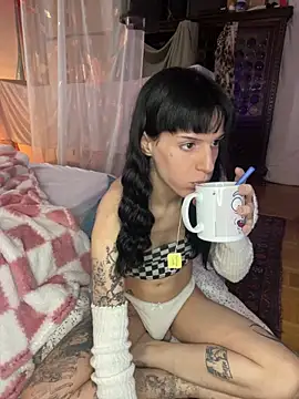 Snapshot of giuli_zerozero chatting on October 28, 2025, 2:09 pm giuli zerozero online show from October 28, 2025, 2:09 pm