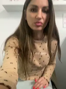 Snapshot of Lanaa19 chatting on February 1, 2025, 10:48 am Lanaa19 online show from February 1, 2025, 10:48 am