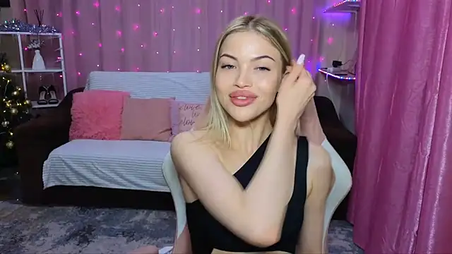 EmmyMills online show from December 13, 2024, 7:21 pm