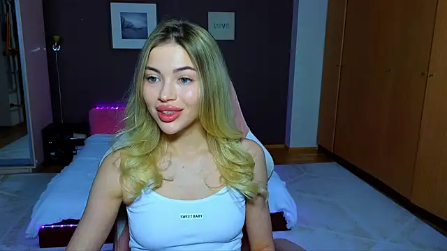 EmmyMills online show from February 19, 2025, 6:10 pm