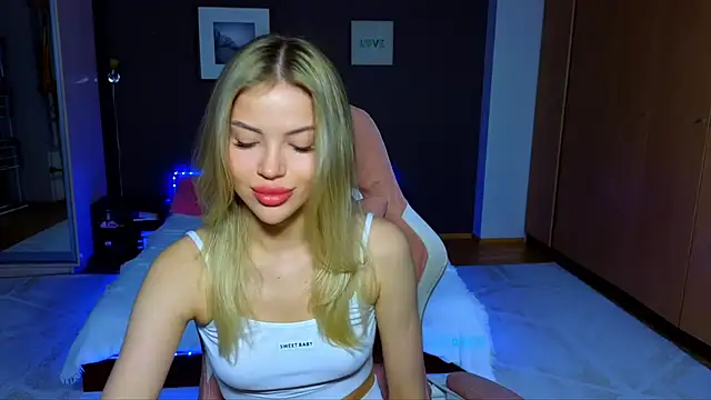 EmmyMills online show from March 8, 2025, 10:02 pm