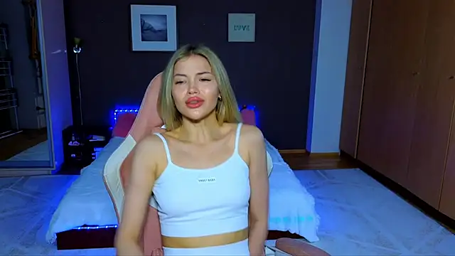 EmmyMills online show from March 9, 2025, 4:05 am