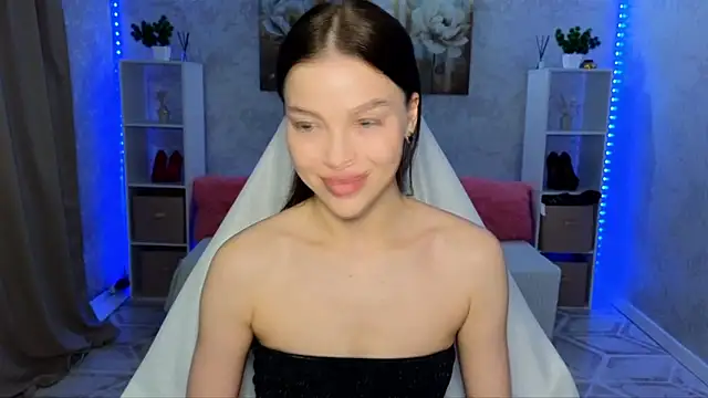 Snapshot of EmmyMills chatting on June 7, 2026, 3:10 am EmmyMills online show from June 7, 2026, 3:10 am