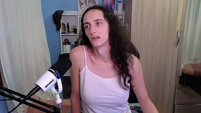 MemiKouki online show from November 20, 2025, 5:34 pm