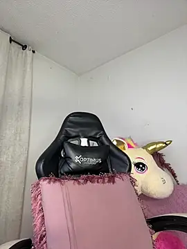 Miaa love6969 online show from April 3, 2026, 12:08 am