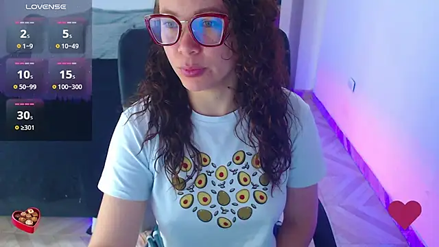 SharonR1 online show from June 24, 2026, 4:39 pm