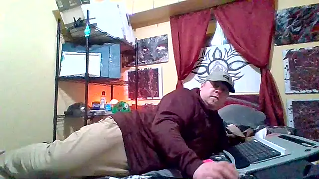 Snapshot of Mic_Oxinner chatting on November 21, 2025, 5:50 am Mic Oxinner online show from November 21, 2025, 5:50 am