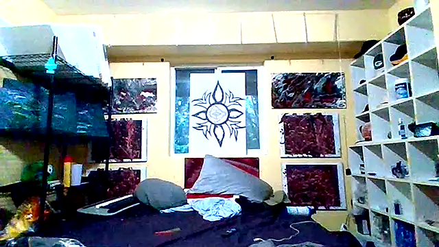 Snapshot of Mic_Oxinner chatting on December 18, 2025, 11:00 pm Mic Oxinner online show from December 18, 2025, 11:00 pm