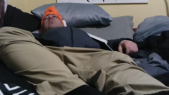 Snapshot of Mic_Oxinner chatting on February 15, 2026, 2:25 pm Mic Oxinner online show from February 15, 2026, 2:25 pm