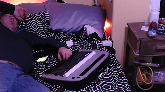 Snapshot of Mic_Oxinner chatting on February 23, 2026, 11:24 pm Mic Oxinner online show from February 23, 2026, 11:24 pm