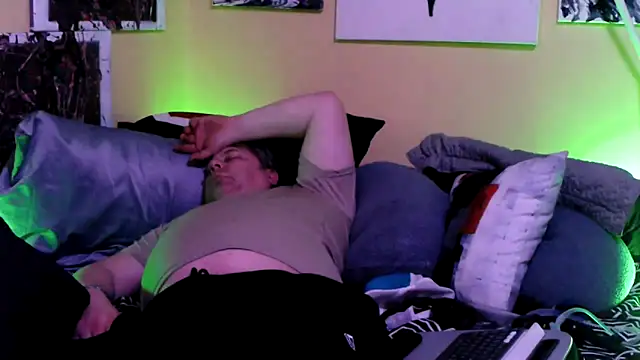 Snapshot of Mic_Oxinner chatting on February 25, 2026, 11:14 pm Mic Oxinner online show from February 25, 2026, 11:14 pm