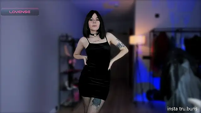 Snapshot of AnnaTrueno chatting on October 5, 2025, 5:00 pm AnnaTrueno online show from October 5, 2025, 5:00 pm