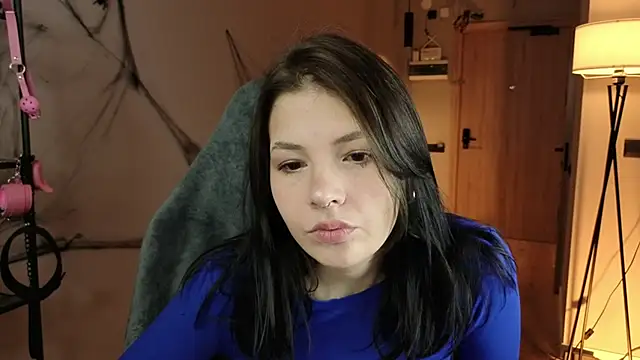 Snapshot of AnnaTrueno chatting on November 5, 2025, 6:30 pm AnnaTrueno online show from November 5, 2025, 6:30 pm