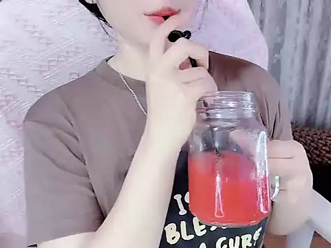 Snapshot of _Lygn__ chatting on September 30, 2025, 12:59 am Lygn online show from September 30, 2025, 12:59 am