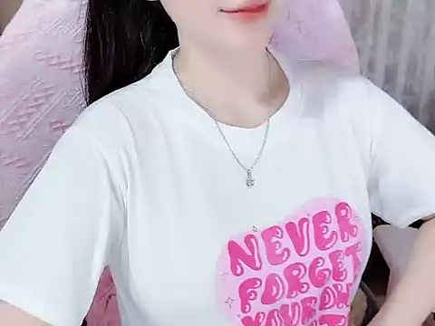 Snapshot of _Lygn__ chatting on October 8, 2025, 6:22 am Lygn online show from October 8, 2025, 6:22 am