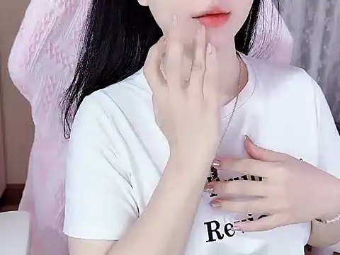 Snapshot of _Lygn__ chatting on October 25, 2025, 10:01 am Lygn online show from October 25, 2025, 10:01 am