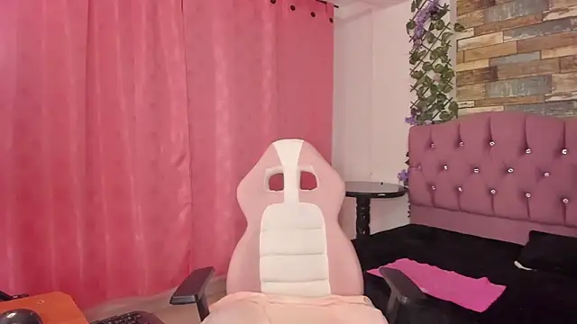 elizabeth mature23 online show from December 3, 2024, 1:43 pm