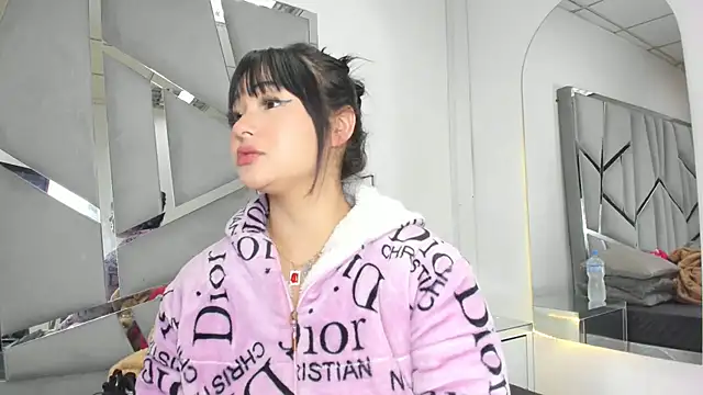 Catherinee69 x online show from October 18, 2025, 3:53 am