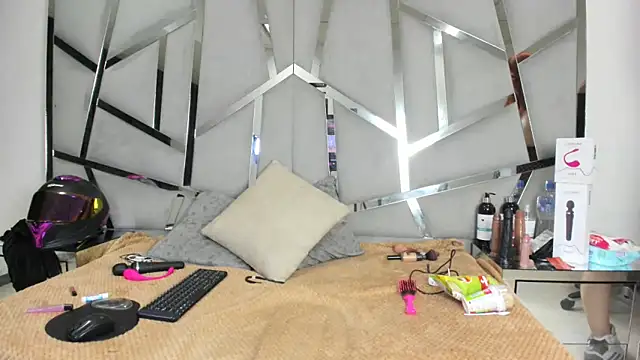 Catherinee69 x online show from December 4, 2025, 3:38 am