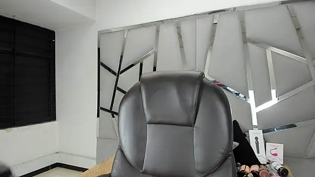 Catherinee69 x online show from June 4, 2026, 3:56 am