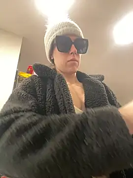 mrs  unknown online show from February 25, 2026, 4:27 pm