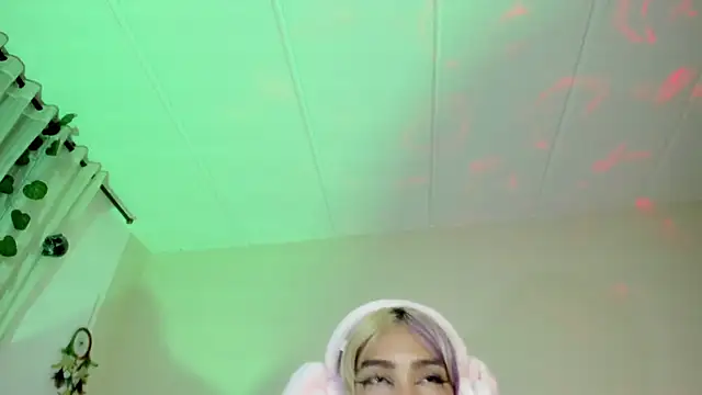 Snapshot of party-naugthysex chatting on January 2, 2025, 9:43 am party-naugthysex online show from January 2, 2025, 9:43 am