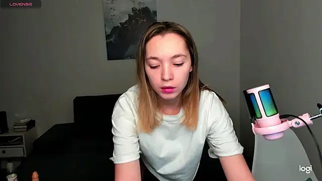 MiaThaine online show from December 5, 2024, 3:15 am